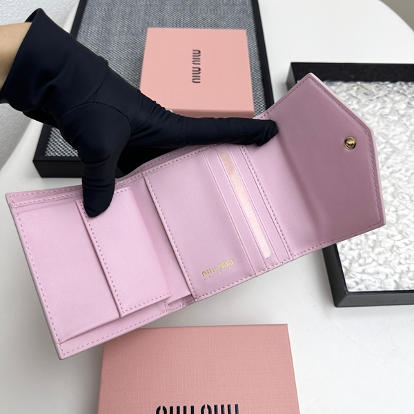 超激安ブランド財布偽物素材ディテール